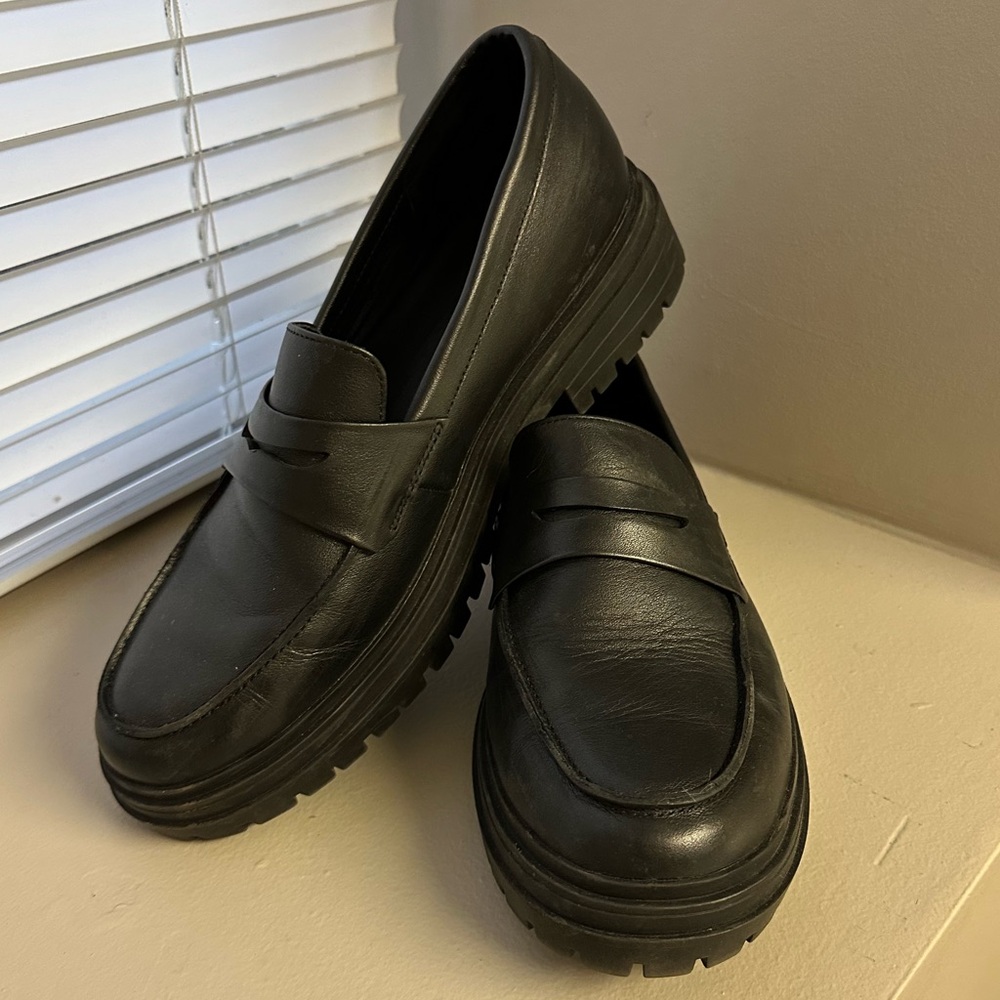 Quince Italian black leather lug sole loafer women’s size 10
